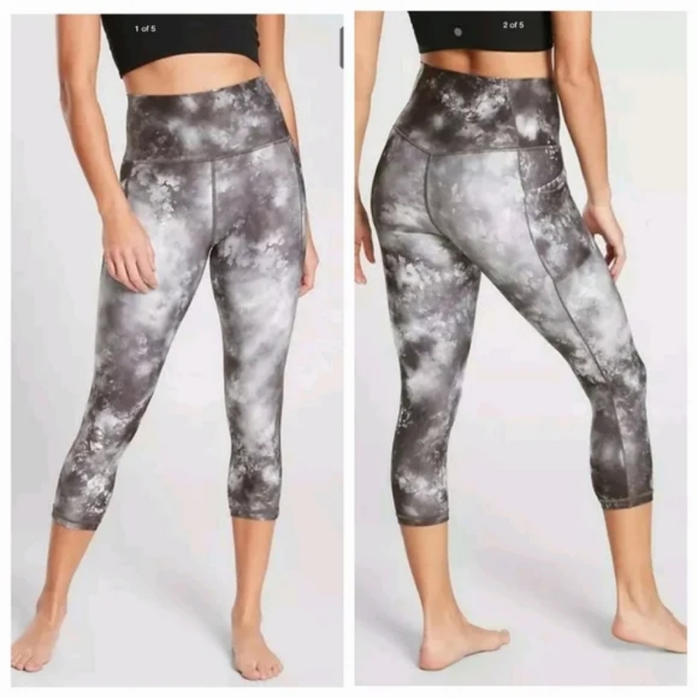 Athleta Salutation Printed Stash Capri